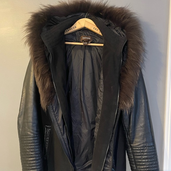 Fur trim wool coat with lamb leather sleeves - Picture 2 of 10